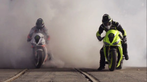 Motorcycle-vs-Car-Drift-Battle-3-1