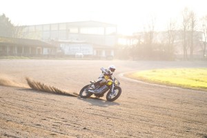 DITRAVERSO-Flat-Track-School-DEUS-YAMAHA-SR400-FLAT-TRACK- (4)